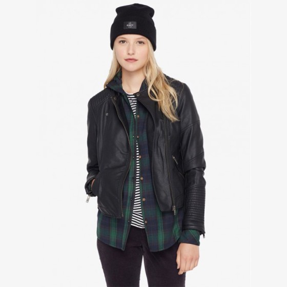 Male shoes 2022 summer breathable punching fashion casual shoes embossed wear resistant small white shoes male